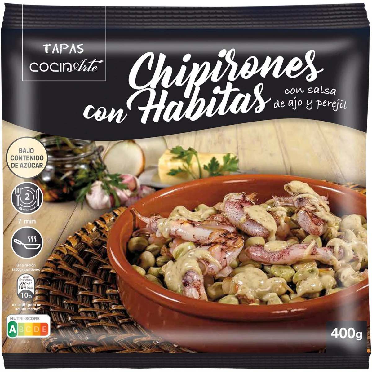 Tapa mit kleinen Tintenfischen, dicken Bohnen und Sauce Cocinarte